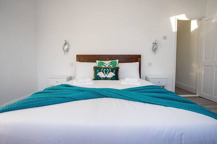 Sunny 3Br Home Near Portsmouth Park in Portsmouth, Südostengland