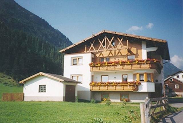 Ferienwohnung für 4 Personen, mit Balkon und Terrasse sowie Garten und Sauna in Galtür