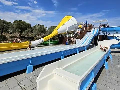 Gîte pour 4 personnes, avec sauna et piscine ainsi que bassin pour enfant et jacuzzi à Vilanova i la Geltrú - 2