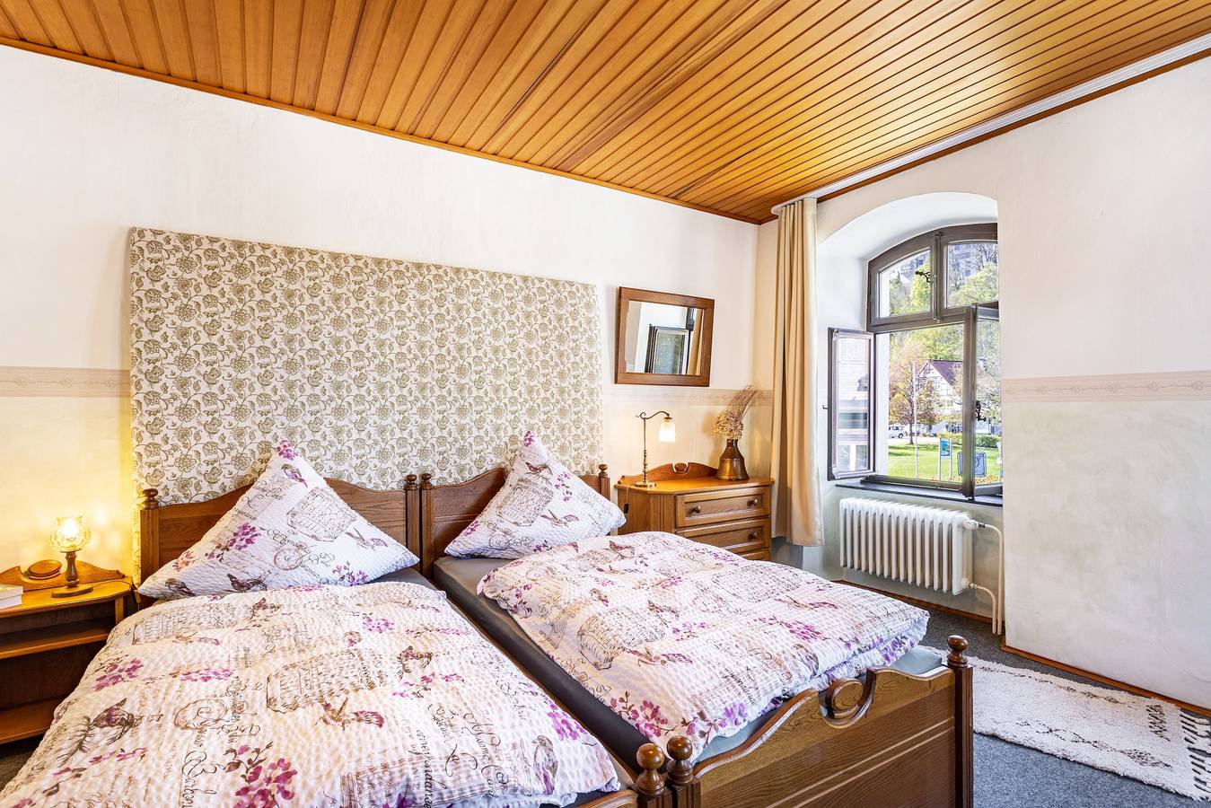 Ganze Wohnung, Ferienwohnung 'Sauerland Burgfenster' mit Bergblick, gemeinsamer Terrasse und Wlan in Lennestadt, Sauerland