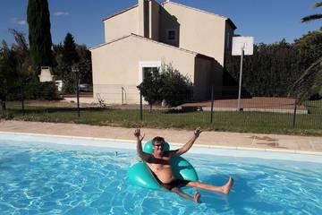 Gîte pour 4 personnes, avec piscine et jardin à Beauvoisin