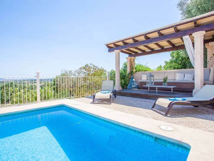 Villa for 6 people, with pool and garden in Petra