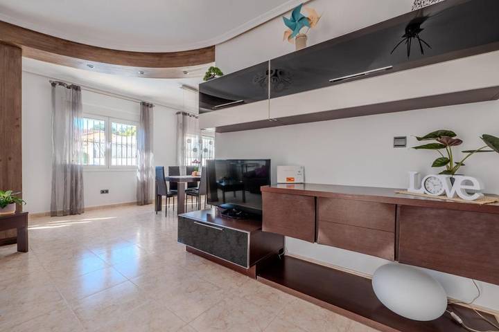 Casa rural para 6 personas, con piscina y jardín en San Miguel de Salinas - 4