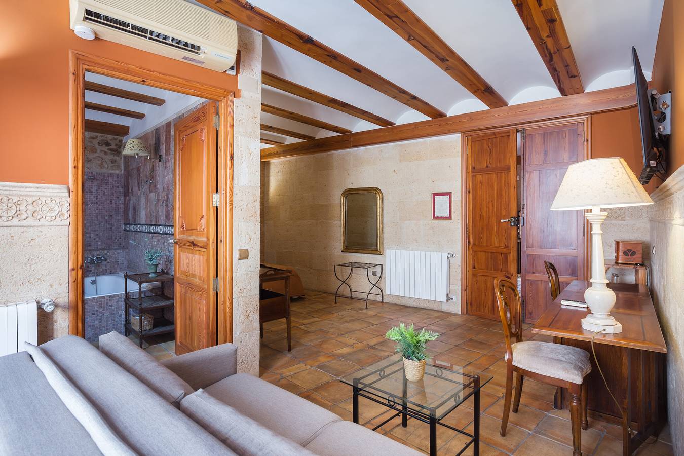 Inn 'Suite Junior' met privéterras, Wifi en airconditioning in Vilallonga, Valencia Provincie