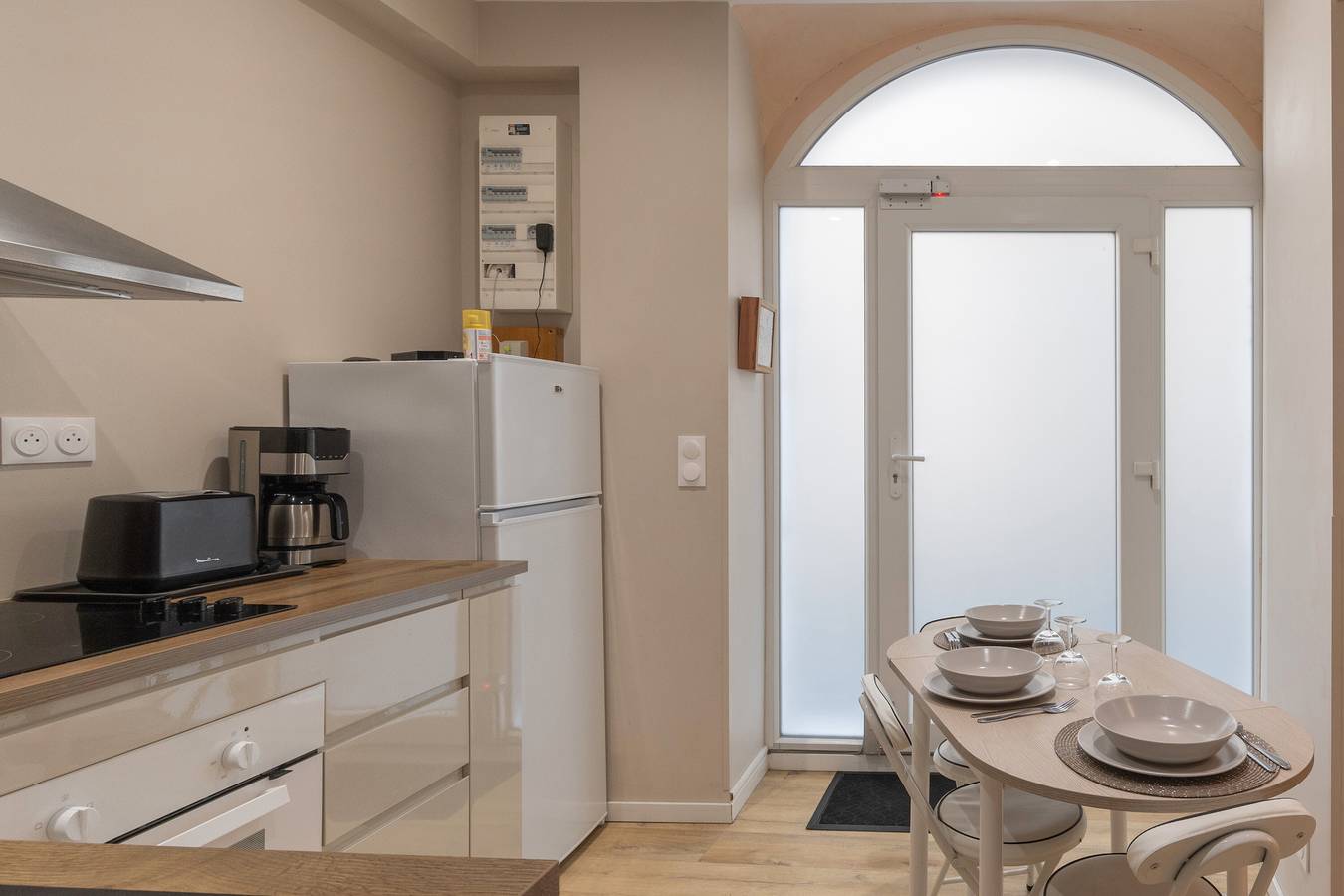 Apartamento entero, Appart 100 - T2 Acogedor con Tv in Bourg-Saint-Andéol, Privas