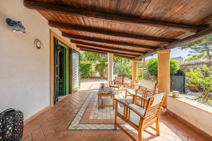 Villa for 4 people, with yard in Sicily