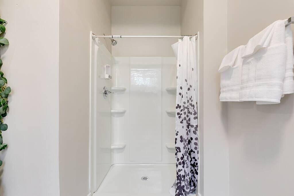 Ganze Wohnung, Urban Bloom/King Bed/2Tvs/Free Parking/Museums in Richmond, Virginia