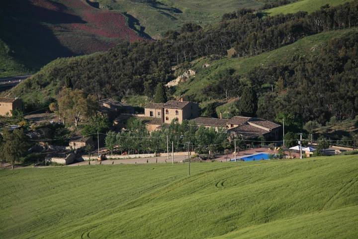 Maison d’hôte pour 3 personnes, avec Jacuzzi et Terrasse ainsi que Jardin et Piscine