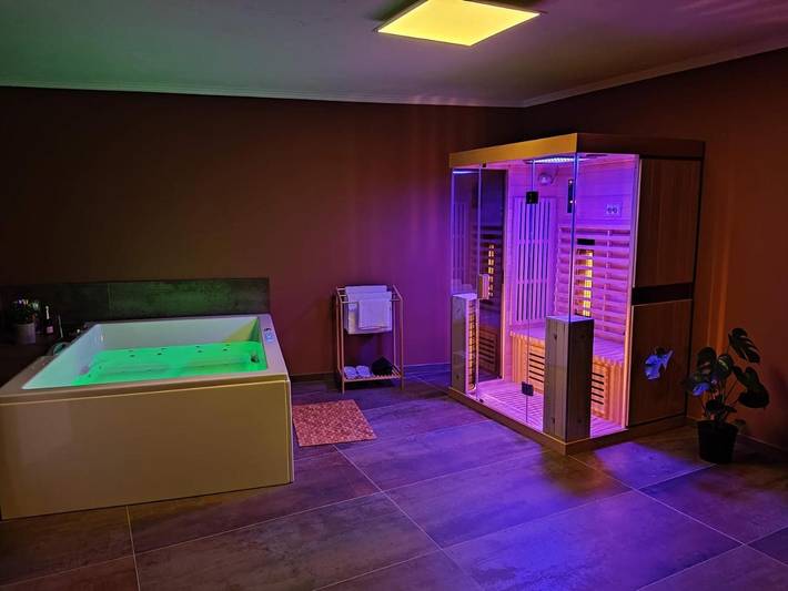 Gîte pour 2 personnes, avec sauna ainsi que balcon et jacuzzi à Rocherath