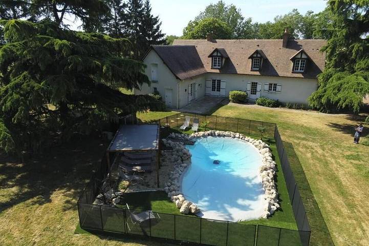 Location de vacances pour 18 personnes, avec Jacuzzi et Terrasse à Huisseau-sur-Mauves