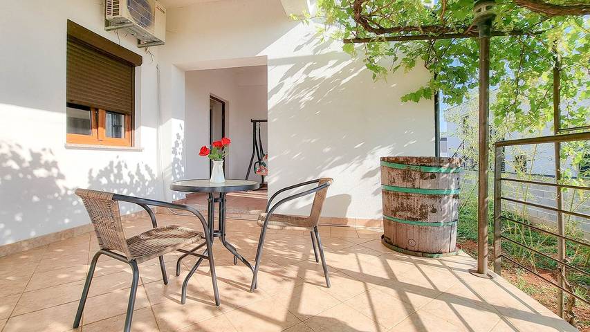 Ganze Wohnung, Elegantes Studio-Apartment mit Terrasse, WiFi, Klima in Umag, Umag und Umgebung