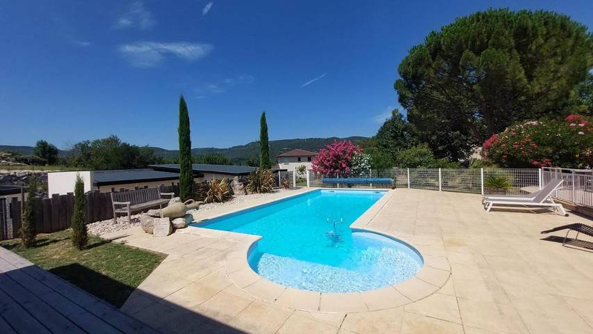 Gîte pour 4 personnes, avec piscine ainsi que jardin et vue à Saint-Péray - 2