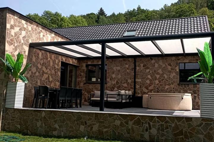 Location de vacances pour 10 personnes, avec jacuzzi ainsi que jardin et balcon à Comblain-au-Pont - 3