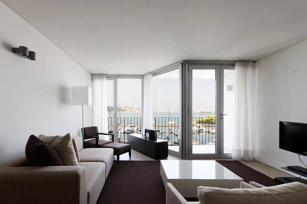 Enjoy Lisbon & Comporta Beach: Kitchenettes, Free Parking, Under Hour to City in Praia Tróia Mar, Carvalhal