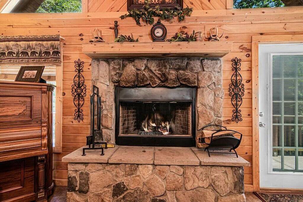 Amazing Premium Cabin, Hottub, Piano, in der Nähe von Shows, in der Nähe von Big Cedar, Whirlpool - Great Getaway in Table Rock Lake