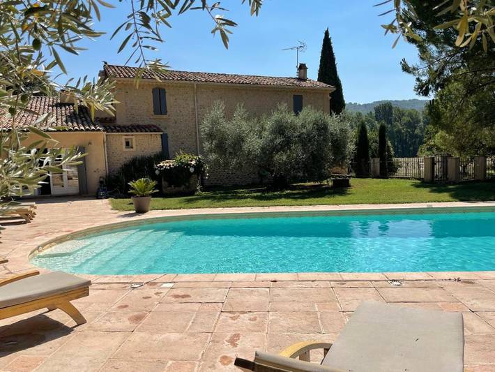 Maison d’hôte pour 2 personnes, avec jardin et terrasse ainsi que jacuzzi et piscine à Brunet (Alpes-de-Haute-Provence)