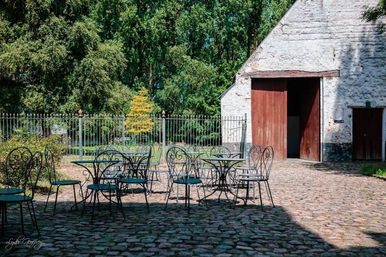 Le Domaine Du Château Blanc à 10 minutes de Pairi Daiza in Jurbeke, Henegouwen