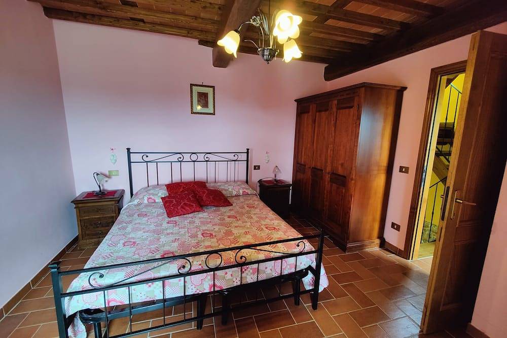 Detached house in nature suitable for families (2 double bedrooms) and dogs in Camaiore, Costa de la Maremma
