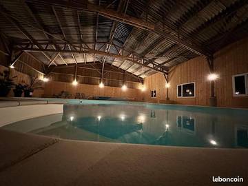 Gîte pour 10 personnes, avec piscine ainsi que jardin et jacuzzi à Longraye