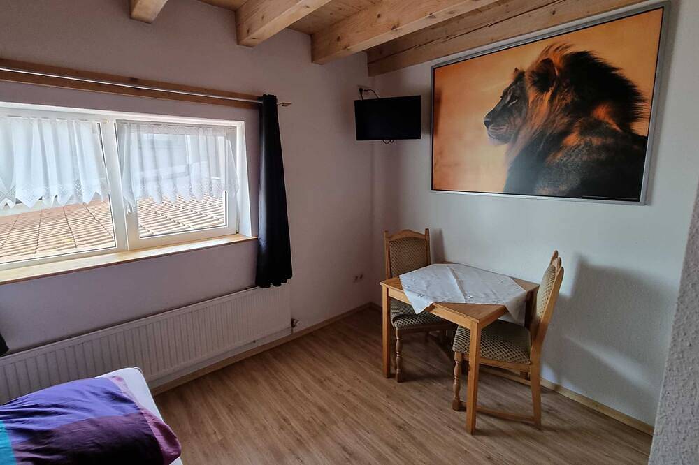 Nichtraucher-Doppelzimmer, 12 qm mit Wc und Dusche - Gästehaus Gravell in Europa-Park, Rust