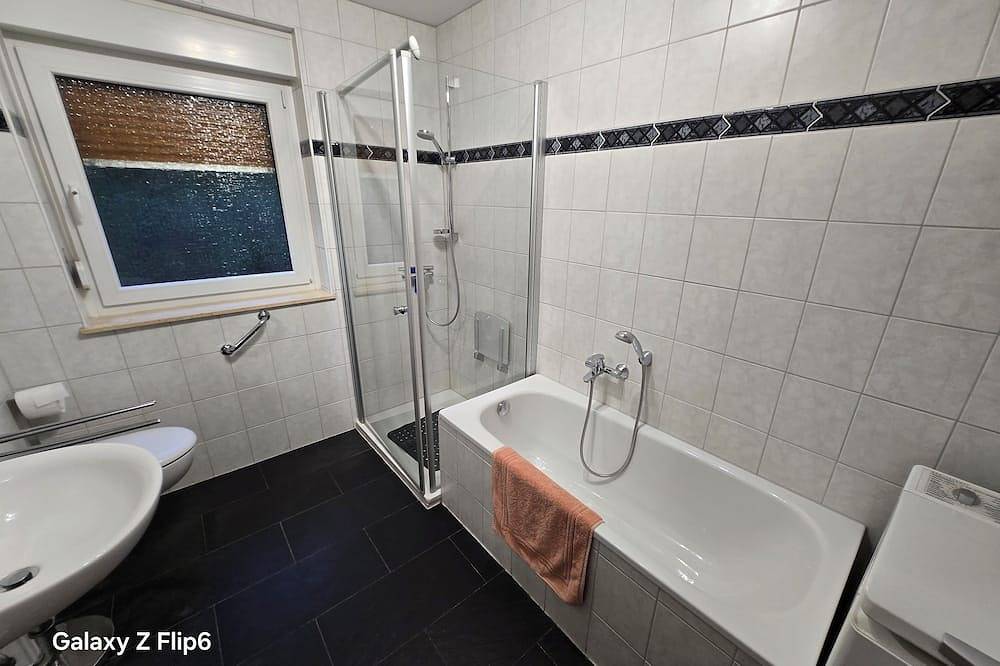 Entire apartment, Luxus Ferienwohnung mit Seeblick in Alt-Wetter, Wetter (Ruhr)