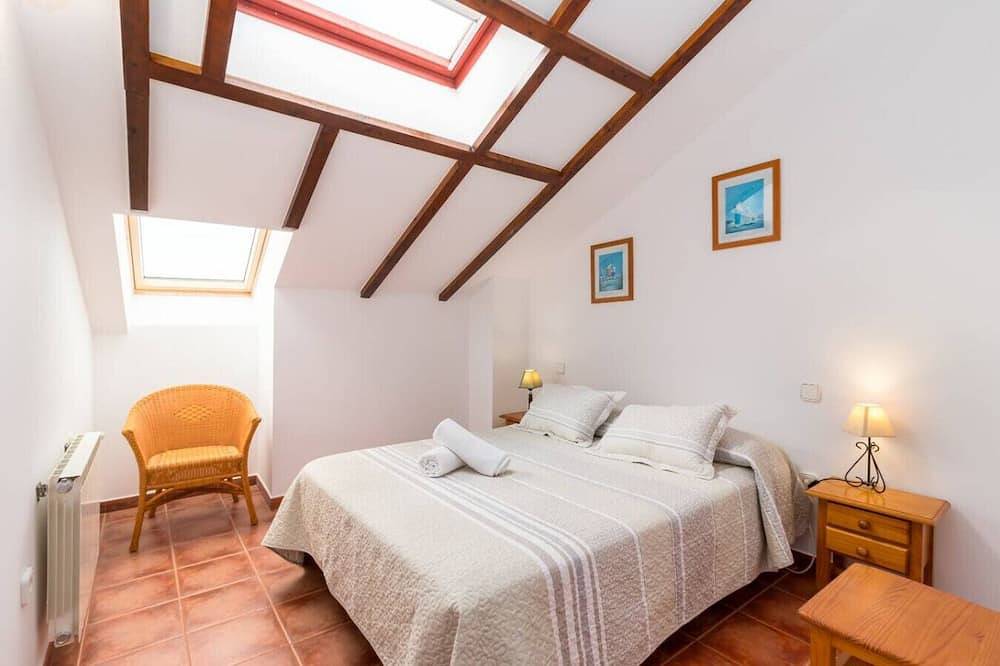 Entire apartment, San Roque Praderas - Parking y Playa Apt in Santillana del Mar, Cantabrian Coast