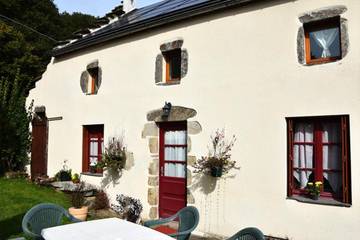 Gîte pour 8 personnes, avec jardin et vue à Menat