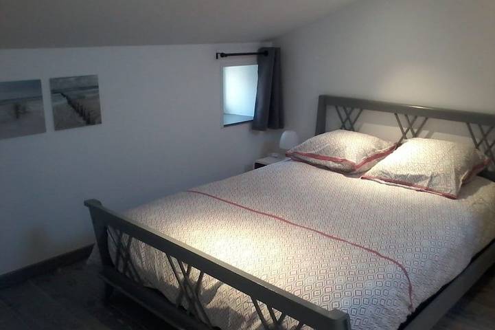 Air-conditioned gîte*** \"le pigeonnier\"- prepared beds + bathroom linen provided in Puente troncoencefálico, Región de Jonzac