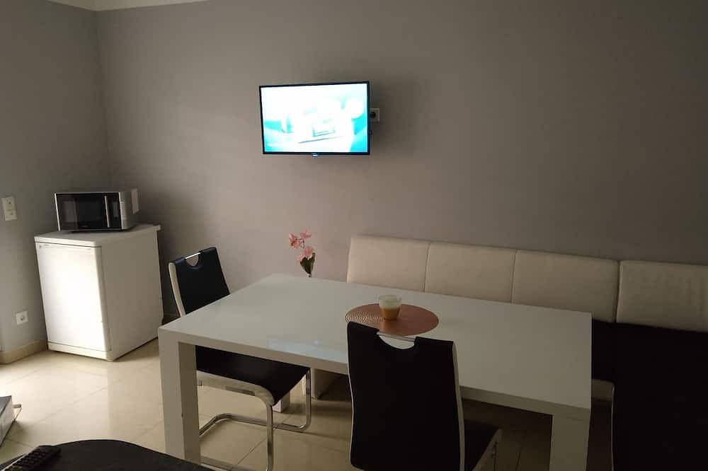 Geheel appartement, Nice apartment near Tradefair and City 8 Min. in Kalk (Keulen), Keulen
