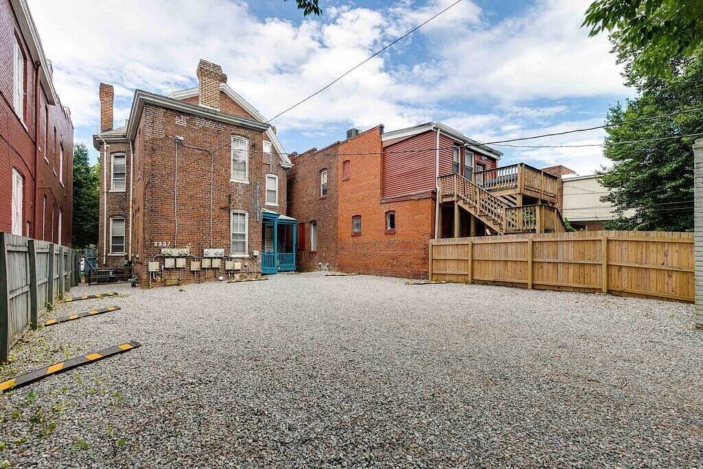 Ganze Wohnung, Cozy nest/private porch/museums/free parking in Richmond, Virginia