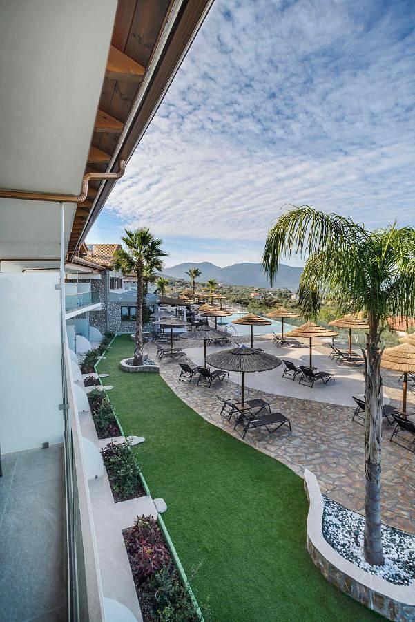 Hôtel pour 3 personnes, avec Balcon et Terrasse ainsi que Jardin et Piscine