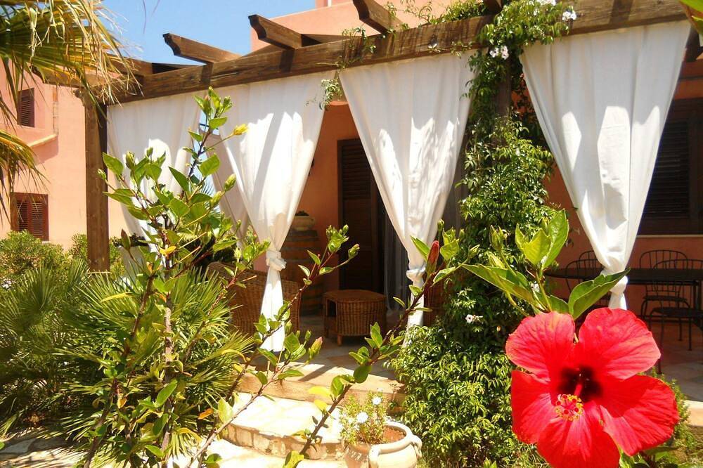 Casa vacanza a Vallo di Mazara a partire da 1021€ a notte