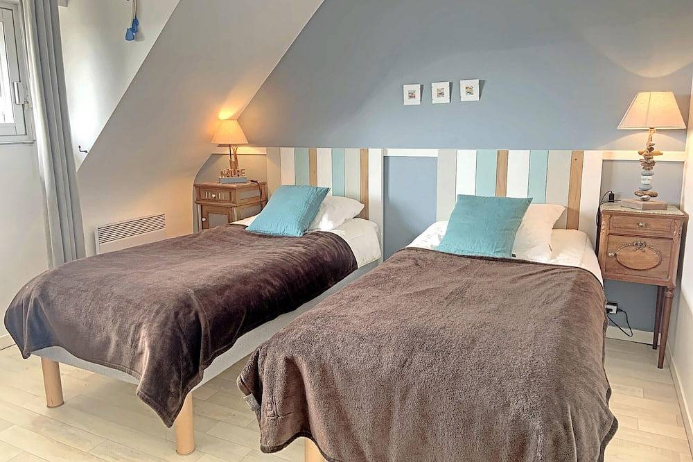 Appartement entier, Duplex 5 pièces avec balcon à 30m de la plage - 7 couchages, acceptant animaux, wifi et parking in Plage de Port Fontaine-Lomener, Ploemeur