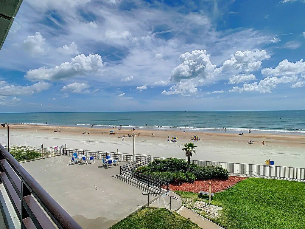Ganze Wohnung, Breathtaking oceanfront views! Balcony! Private Pool, Beach Access, Daytona! in Daytona Beach, Florida