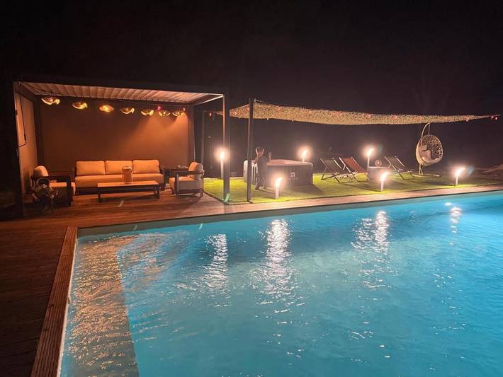Maison de vacances pour 10 personnes, avec Jacuzzi et Terrasse ainsi que Piscine et Vue à Chauvigny