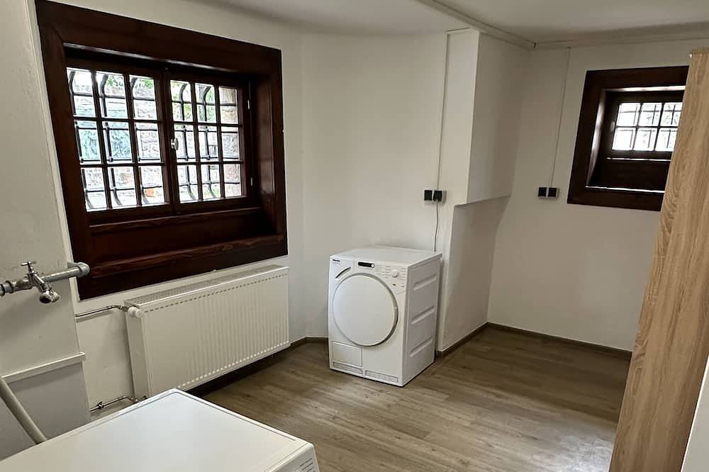Ganze Wohnung, Garden level apartment in the historic castle in Aschaffenburg, Spessart