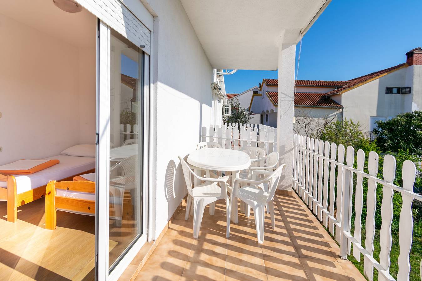 Ganze Wohnung, 2-Zimmer-Ferienwohnung mit Terrasse und Meerblick Bibinje, Zadar A-14773-a in Bibinje, Zadar
