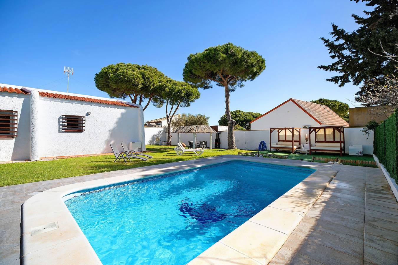 Casa de vacaciones 'Spica' con piscina privada, terrazas, jardín y Wi-Fi in Playa La Barrosa, Chiclana de la Frontera