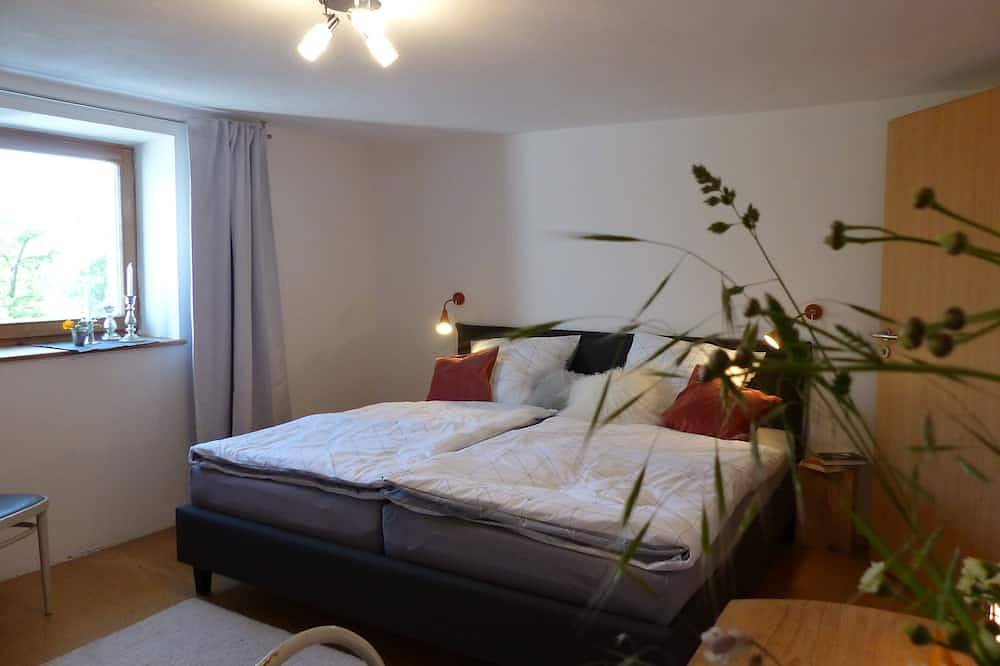 Ganze Wohnung, Stadtnahe Ferienwohnung für Naturliebhaber mit Blick über die Donau in Bach an der Donau, Ostbayern