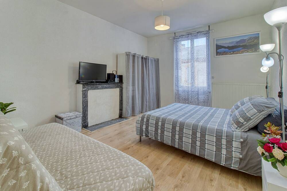 Entire apartment, Le Pyrenea (Ministerial classification) Quiet near the center. Proximity to Adour... in Tarbes, Hautes-Pyrénées