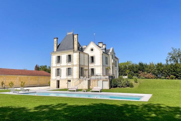 Villa pour 17 personnes, avec terrasse ainsi que sauna et jardin