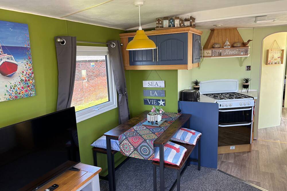 3 Bed Caravan - Sleeps 8 - Pets - Parking - Wifi in Ingoldmells, Lincolnshire