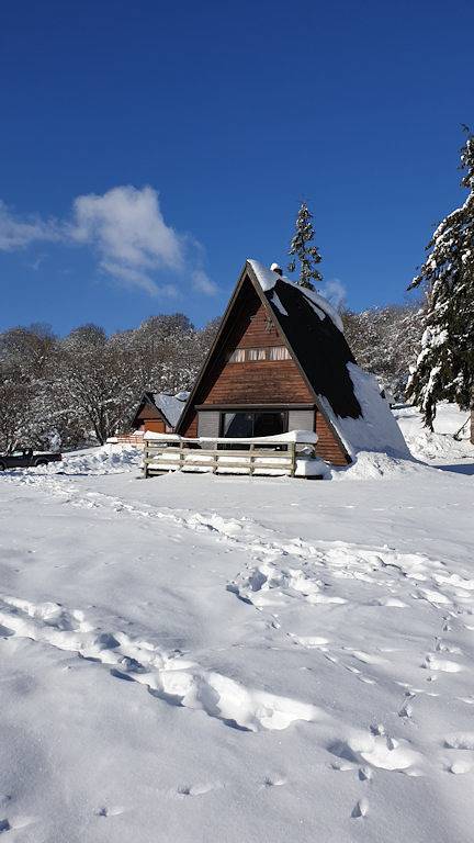 Location de vacances pour 6 personnes, avec Terrasse ainsi que Jardin et Piscine dans l' Aveyron