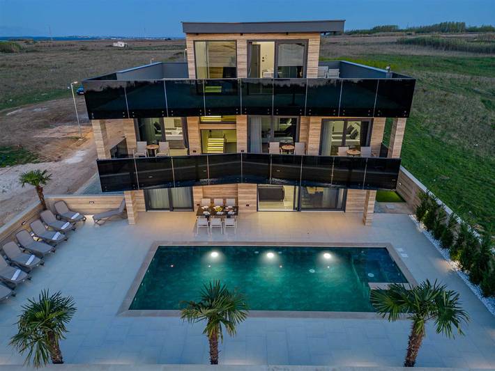 Villa für 10 Personen, mit Balkon, kinderfreundlich in Privlaka