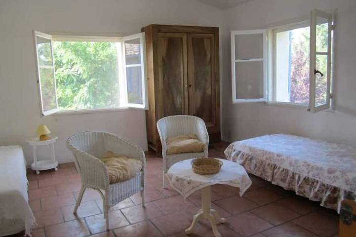 Location de vacances pour 5 personnes, avec jacuzzi et jardin ainsi que terrasse et piscine à Entrepierres - 3