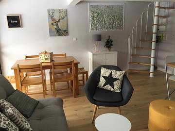 Gîte pour 5 personnes, avec piscine ainsi que vue sur le lac et terrasse dans Payolle