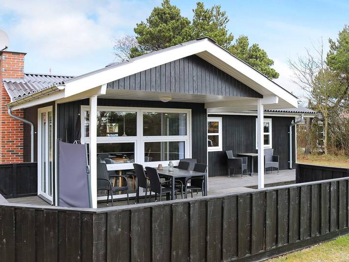Ferieudlejning for 6 personer, med have og terrasse samt jacuzzi, husdyr tilladt i Mariagerfjord