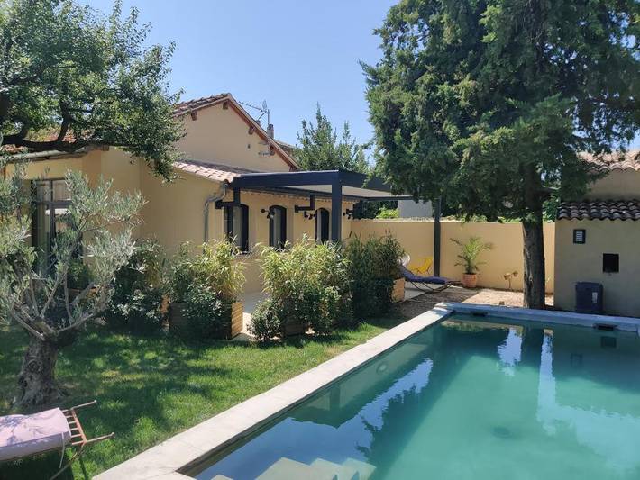 Gîte pour 2 personnes, avec jardin et piscine