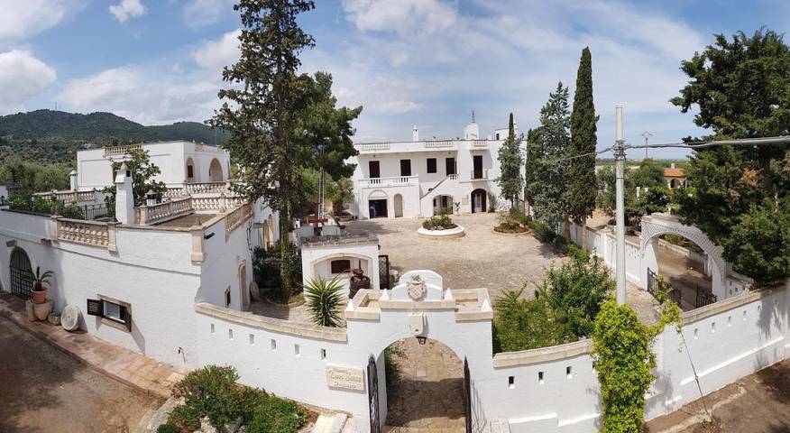 Agriturismo per 2 persone, con panorama e piscina nonché giardino, con animali domestici in Fasano