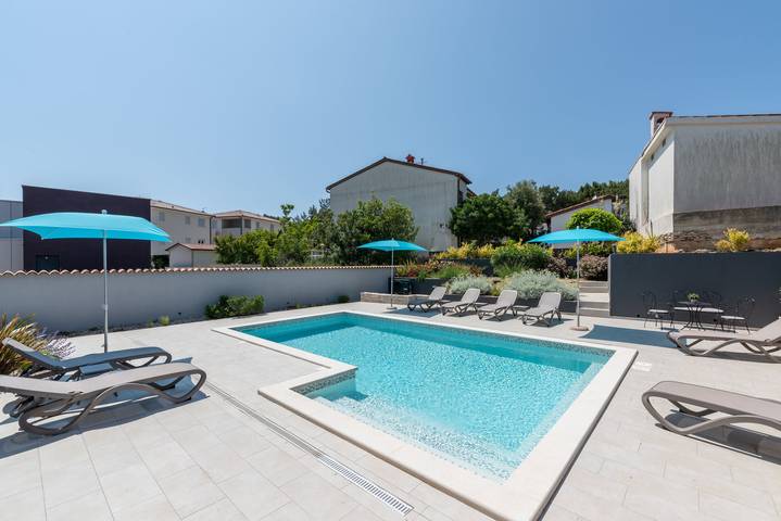 Villa für 9 Personen, mit Terrasse und Pool sowie Garten in Premantura - 4